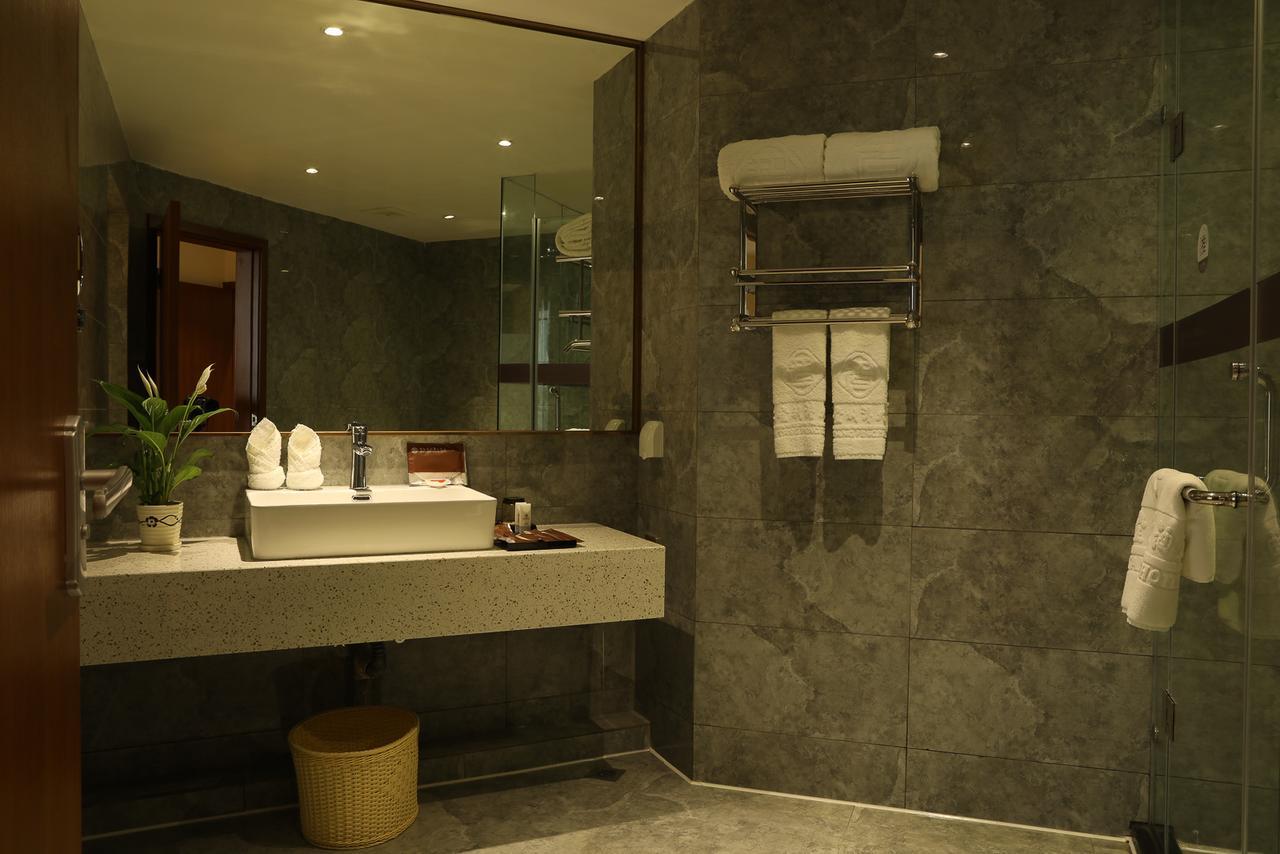 Zhi Hui Tang Feng Ze Hotel Чънду Екстериор снимка